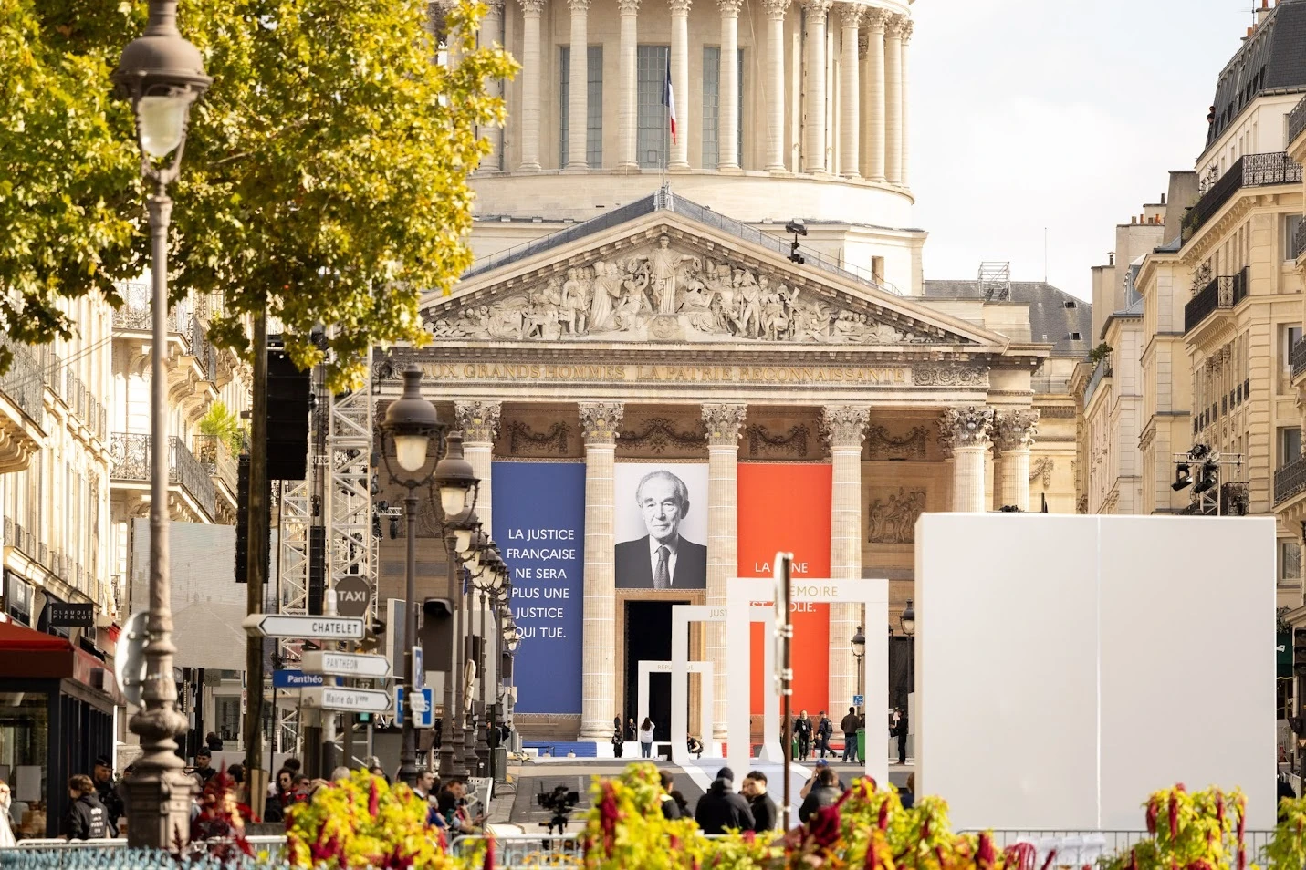 Badinter au Panth&eacute;on
