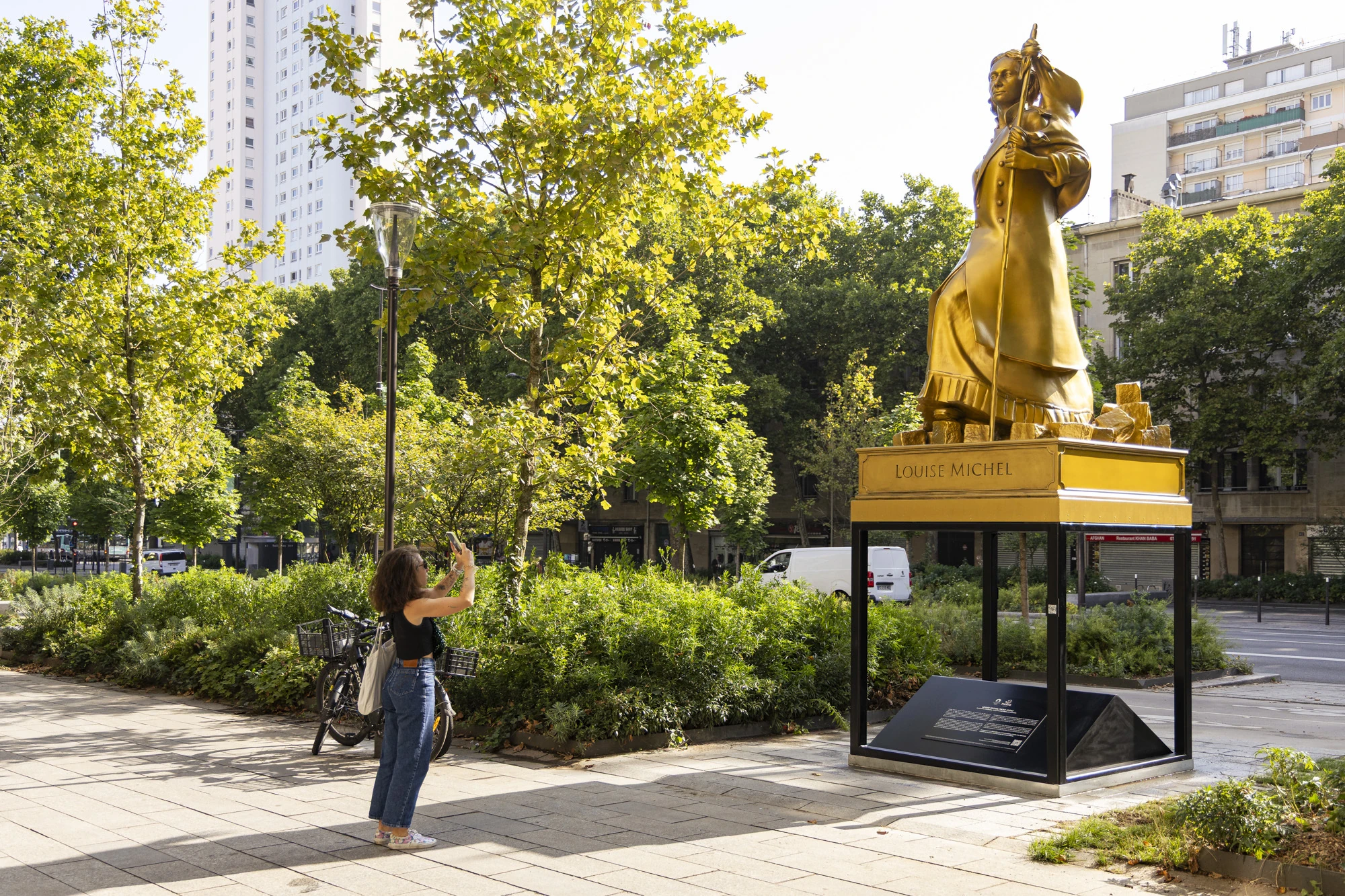 Installation permanente des statues des femmes illustres