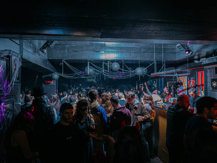 O fim de uma era. Depois de 20 anos de rock, o mítico Tendinha dos Clérigos vai fechar O fim de uma era. Depois de 20 anos de rock, o mítico Tendinha dos Clérigos vai fechar