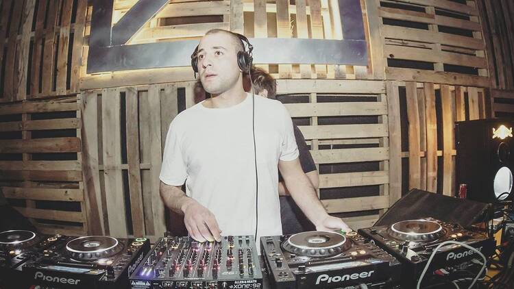 Meet strangers mid-track as Etchar, Jakes Hid and Elaheh share decks at Bar Temp.'s intimate night