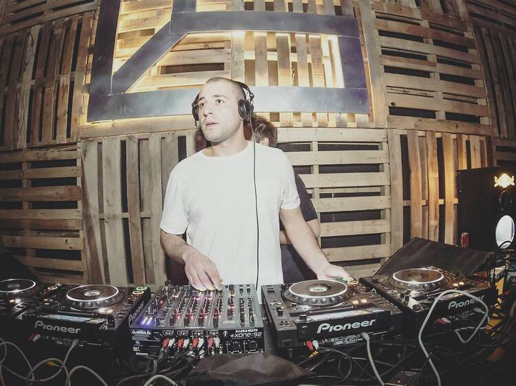 Meet strangers mid-track as Etchar, Jakes Hid and Elaheh share decks at Bar Temp.'s intimate night Meet strangers mid-track as Etchar, Jakes Hid and Elaheh share decks at Bar Temp.'s intimate night