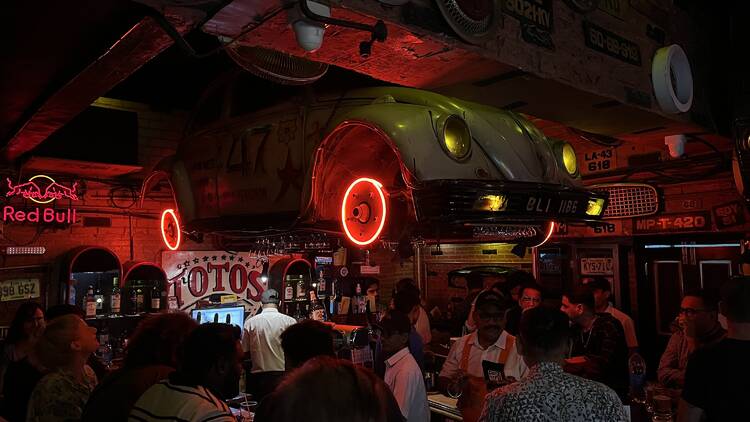 Best dive bars in Mumbai