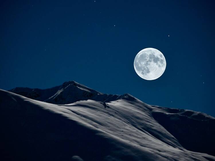 La espectacular luna de nieve que podrá verse desde Cataluña este febrero