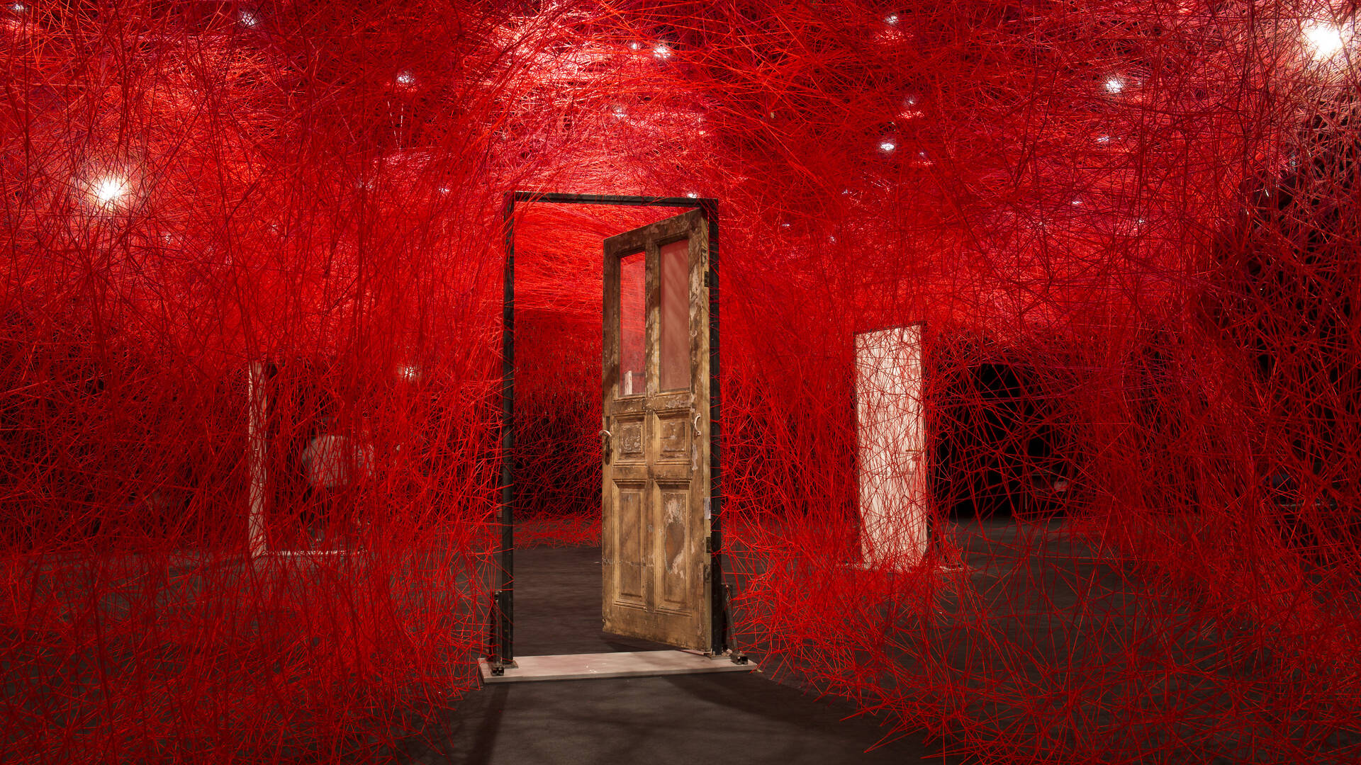 Chiharu Shiota: Threads of Life / Yin Xiuzhen: Heart to Heart