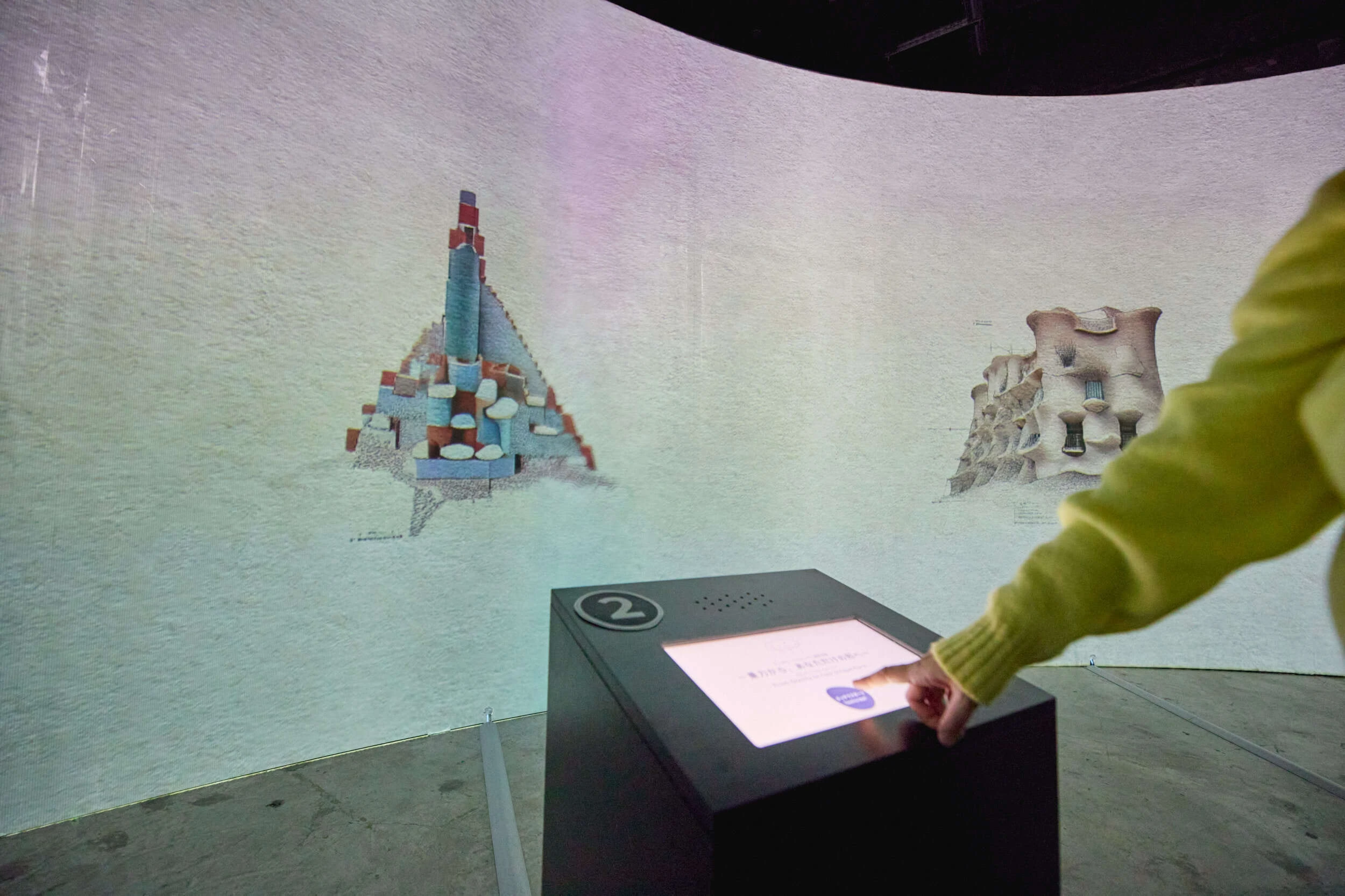 NAKED meets ガウディ展