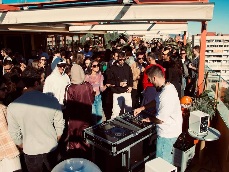 Café de especialidad y música electrónica: llega a Madrid esta 'rave' única para los amantes de la pista de baile que no quieran trasnochar Café de especialidad y música electrónica: llega a Madrid esta 'rave' única para los amantes de la pista de baile que no quieran trasnochar
