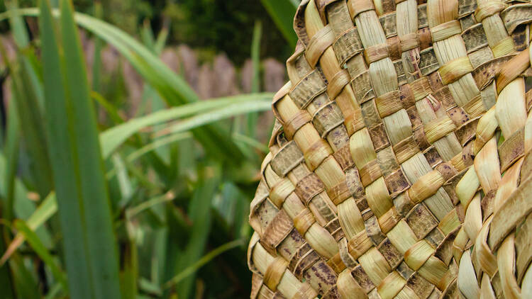 Weave your own flax souvenir