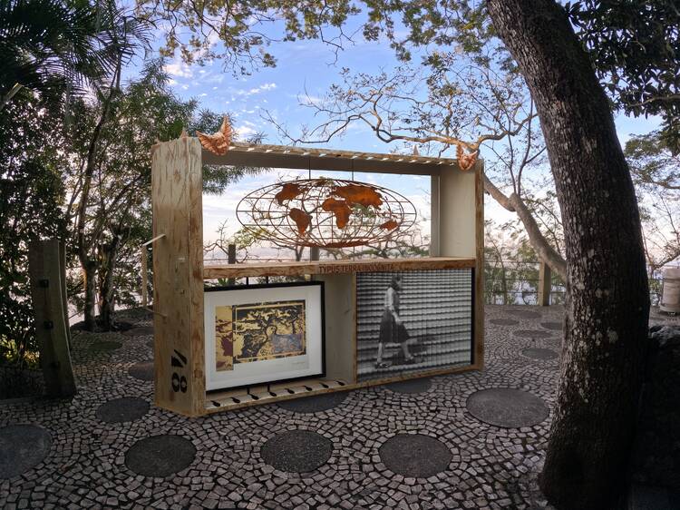 Nova escultura de Anna Bella Geiger compõe programa de arte no Bondinho