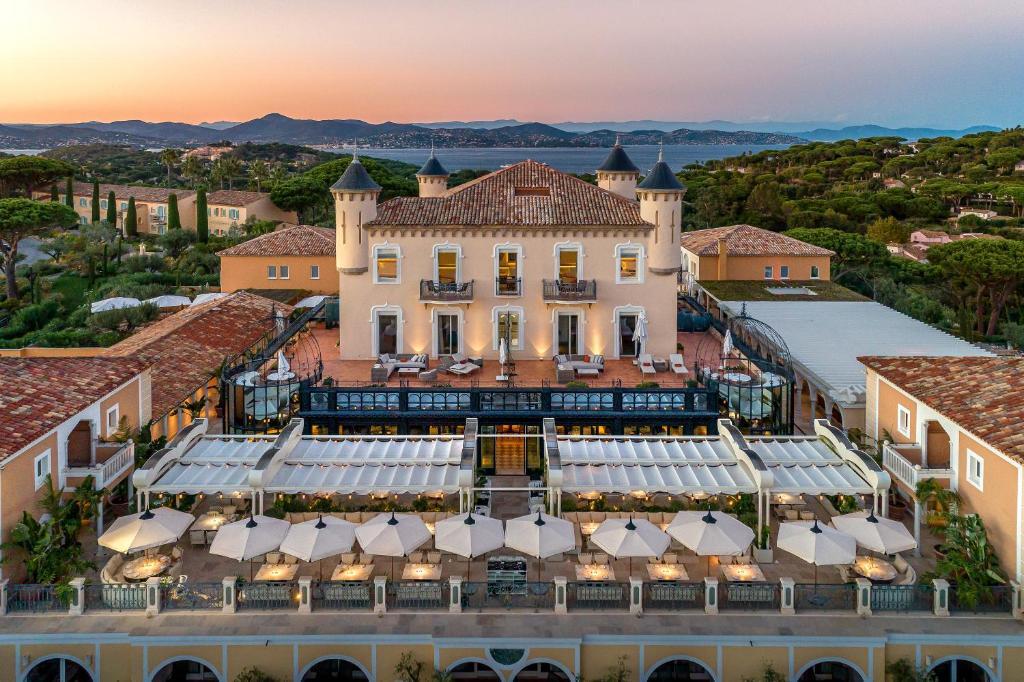 timeout.com - Liv Kelly - Everything we know about the French hotel confirmed for 'The White Lotus' Season 4