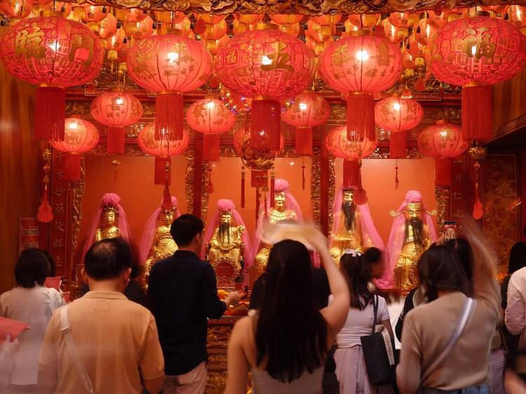 เที่ยวตรุษจีนแบบ 24 ชั่วโมงในกรุงเทพฯ: ไหว้ศาลเจ้า เดินตลาดน้อย-สำเพ็ง  และปิดวันด้วยบาร์จีน