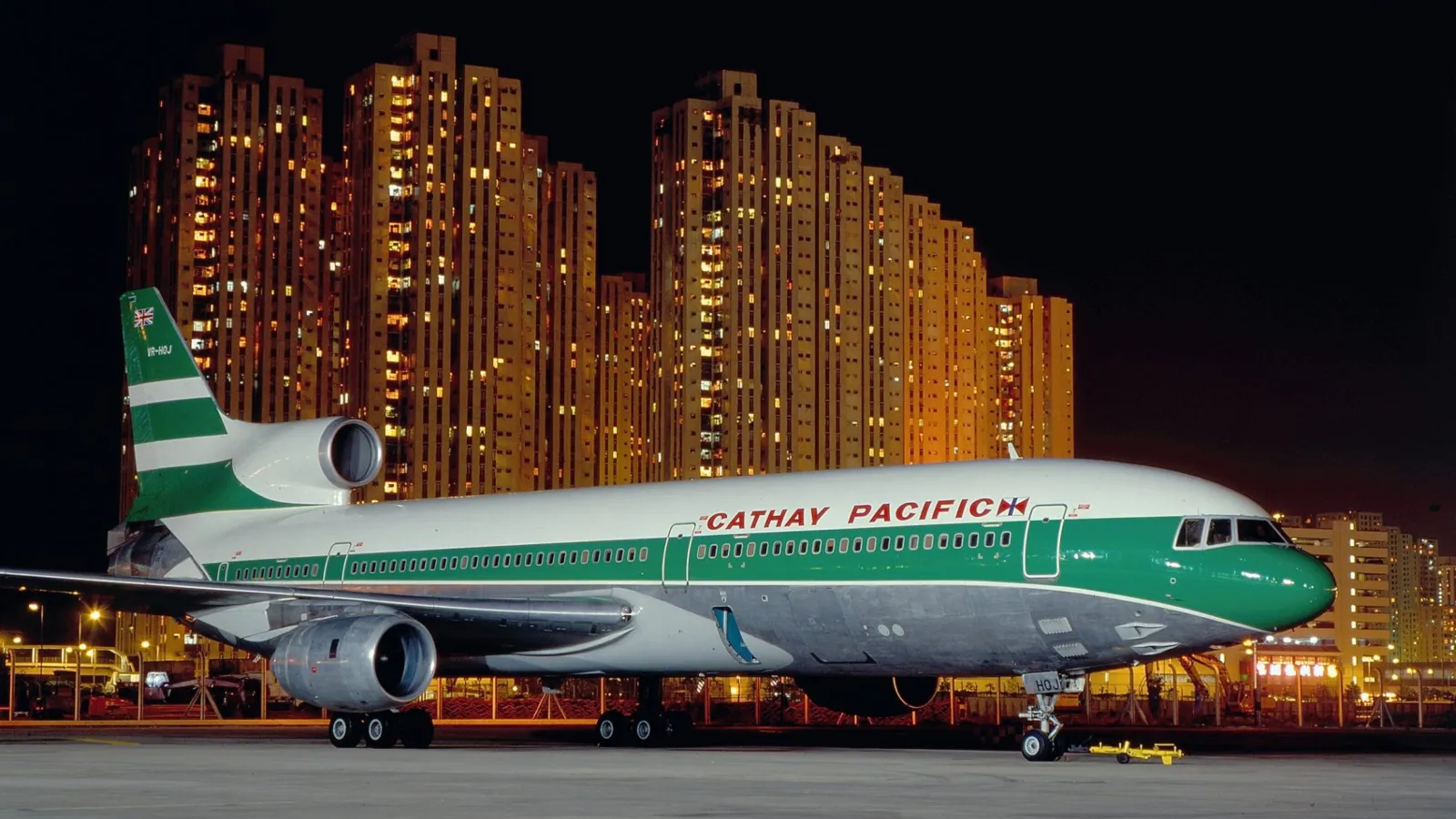 Cathay Pacific retro lettuce sandwich livery