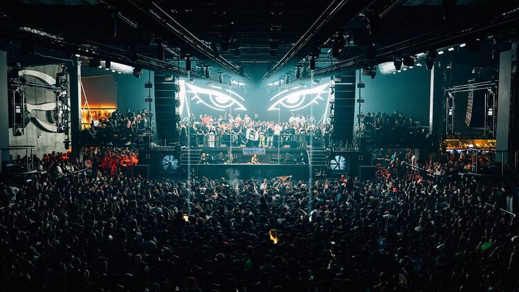 Fatima Hajji. All Night Long, Fabrik