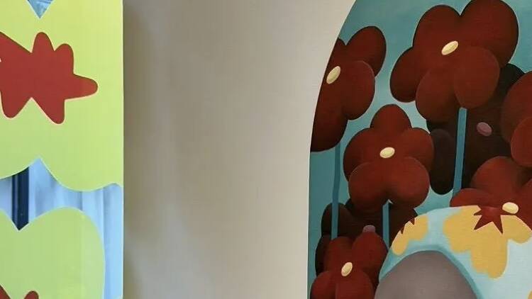 นิทรรศการที่ชวนคุณถอดหน้ากาก ‘ความสดใส’ แล้วไปโอบกอดความวุ่นวายในใจที่อารีย์