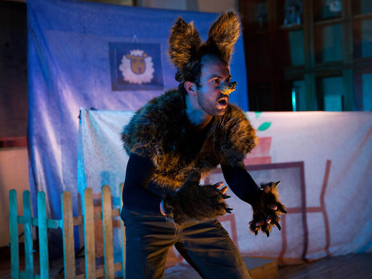 Assistir à verdadeira estória de O Pedro e o Lobo