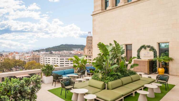 Comprar muebles y objetos de diseño de un hotel de lujo