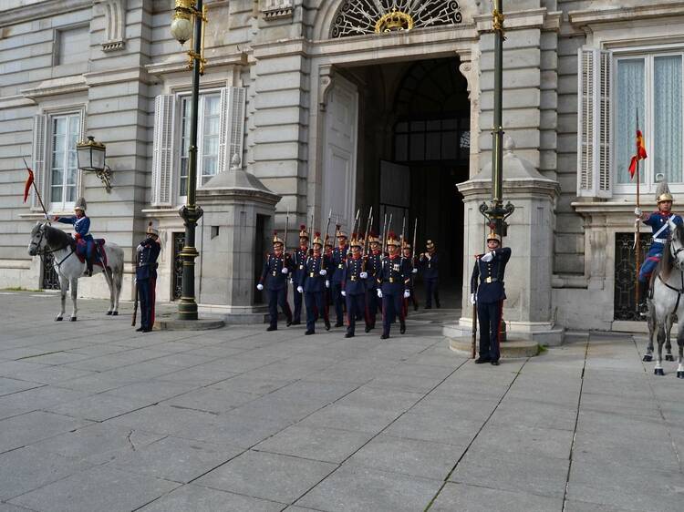 Así es el espectacular cambio de guardia que solo se celebra una vez al mes en Madrid: con vistas a la Casa de Campo y junto a este impresionante museo