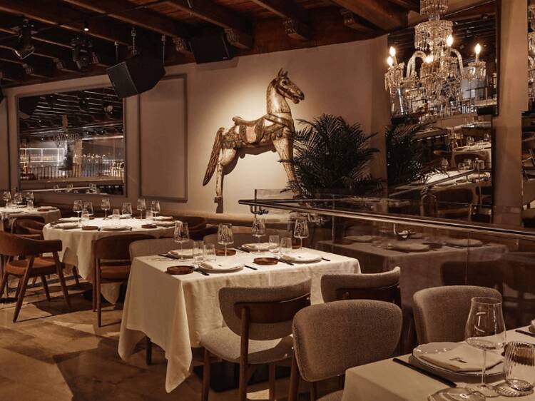 Reabre este icono de la noche en Madrid convertido en nuevo templo de las brasas: dos plantas y casi 1.000 metros cuadrados