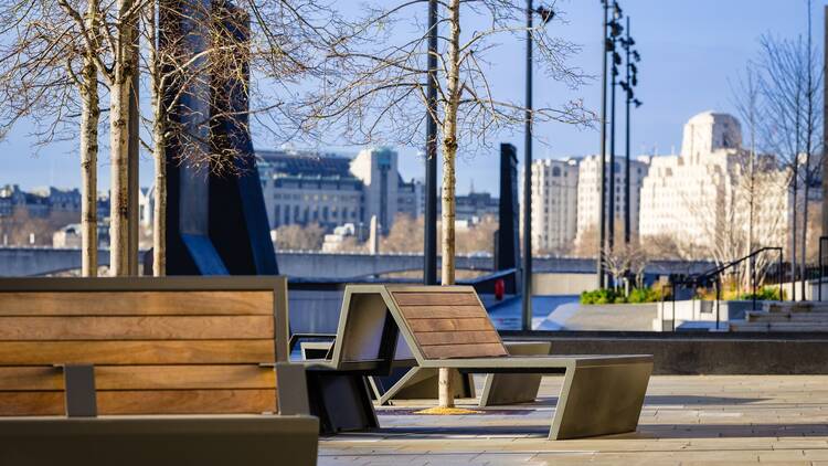 A new embankment on the Thames in central London is now open to the public