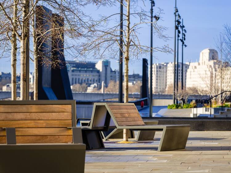 A new embankment on the Thames in central London is now open to the public