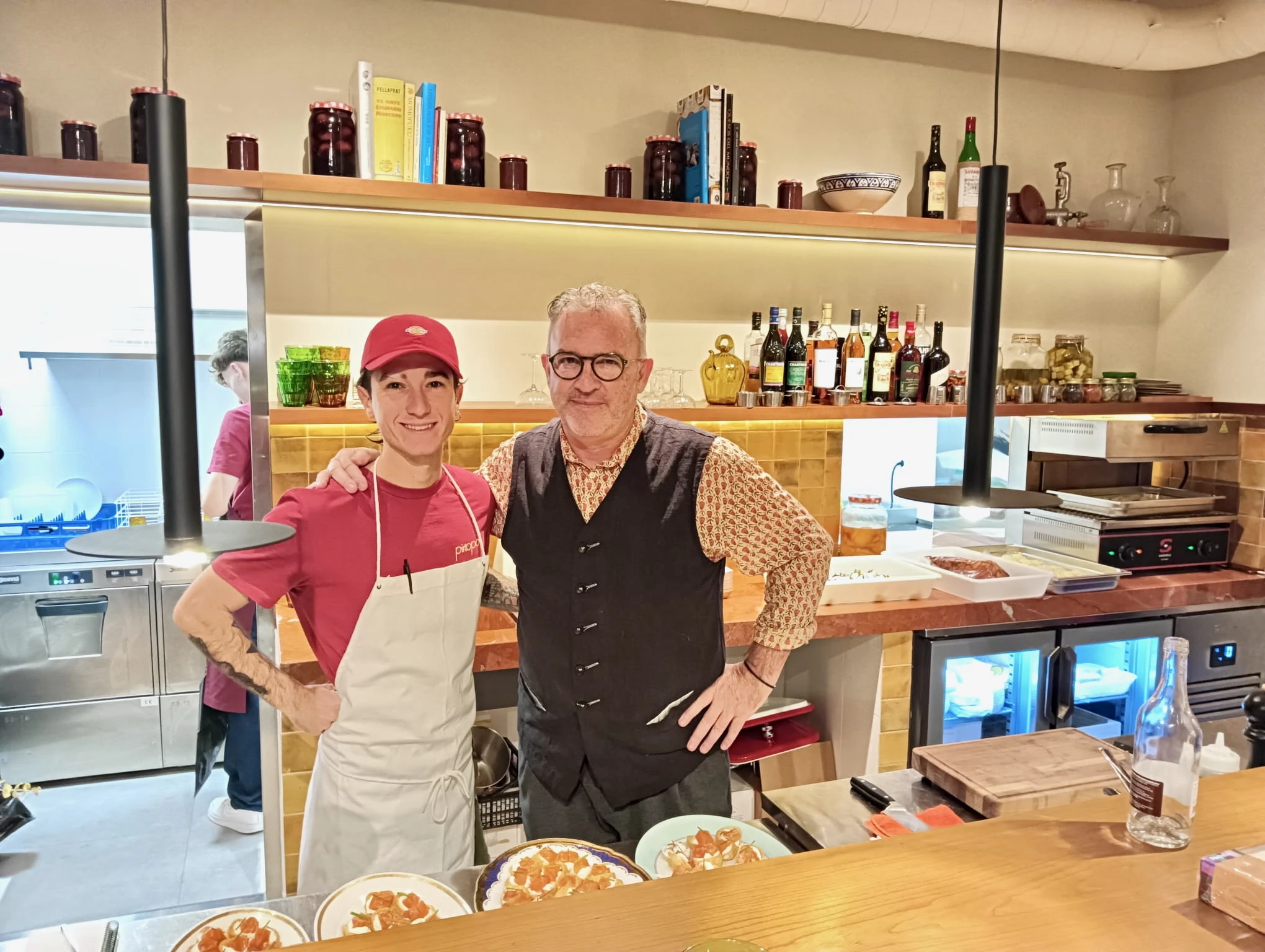 Marcel Olivares y Quim Marqu&eacute;s en la barra de Piropo 