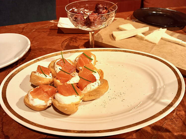 Homenatge en clau gurmet a la cuina dels anys 80: així és el nou restaurant d'un dels grans xefs de Barcelona