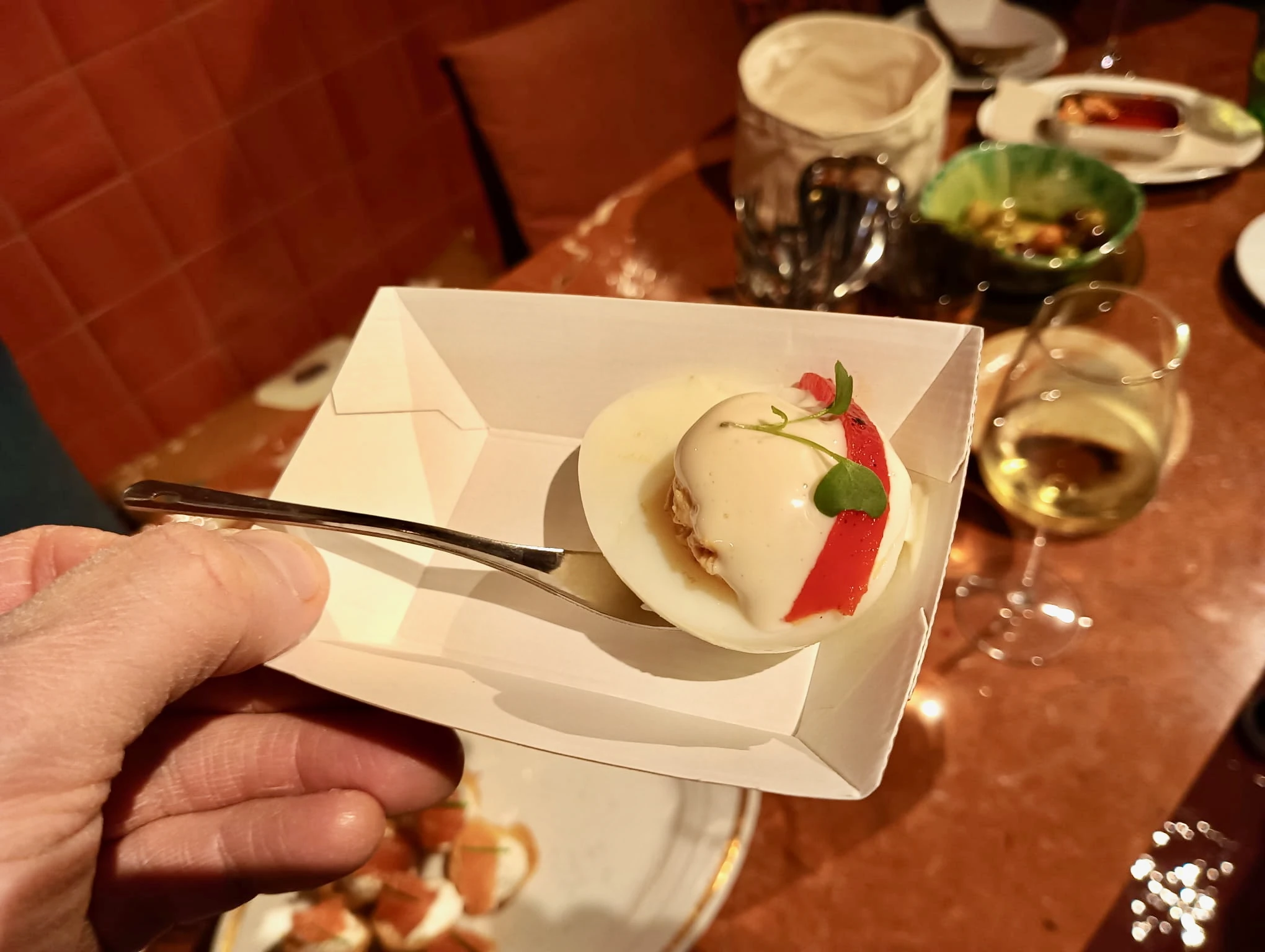 La rehabilitaci&oacute;n del huevo relleno como bocado fino