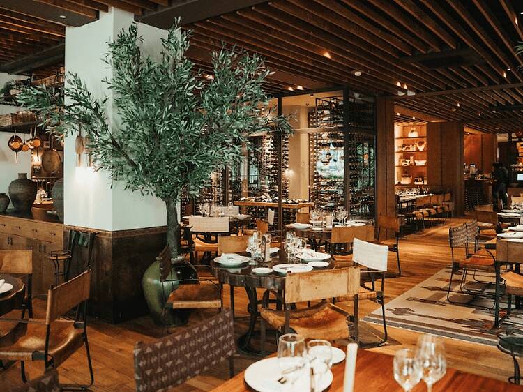 Vuelve la receta perfecta para calentarse este invierno: la pantagruélica feijoada brasileña de este restaurante de Madrid en su versión mejorada