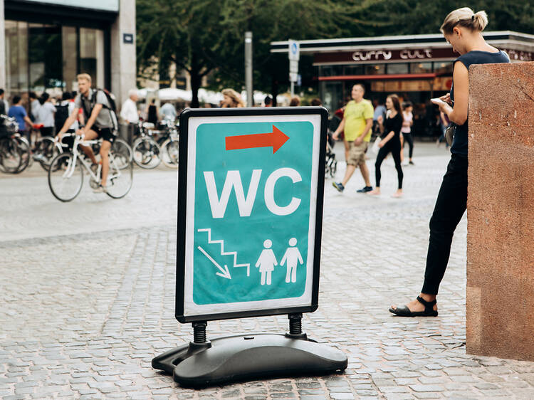 Hasta 750 euros de multa hacer pipí en la calle, una de las nuevas sanciones que entran en vigor a partir de febrero