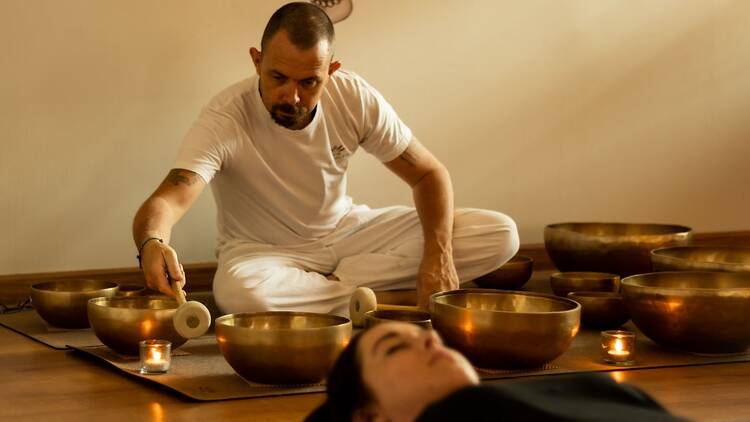 Sound bath: log off your brain