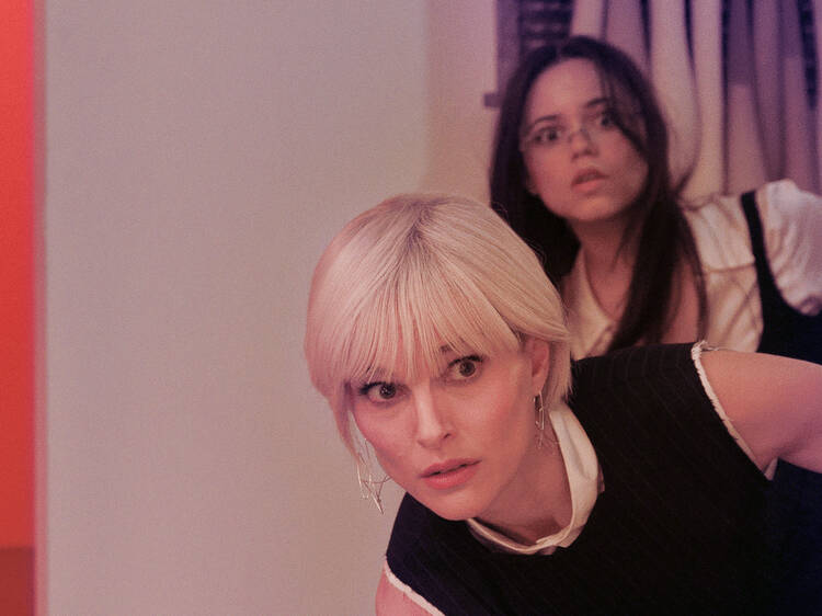 4. The Gallerist - ขายศพสมคบคิดของแกลเลอริสต์ตกอับ