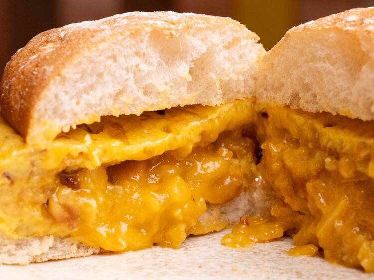 Un bocata de tortilla de patata en La Martinuca por 9,50 €