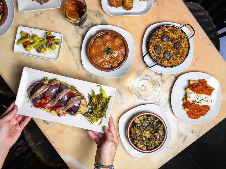 Obre a Gràcia un restaurant dedicat a la gastronomia de Mallorca i Menorca (i a preus populars) Obre a Gràcia un restaurant dedicat a la gastronomia de Mallorca i Menorca (i a preus populars)