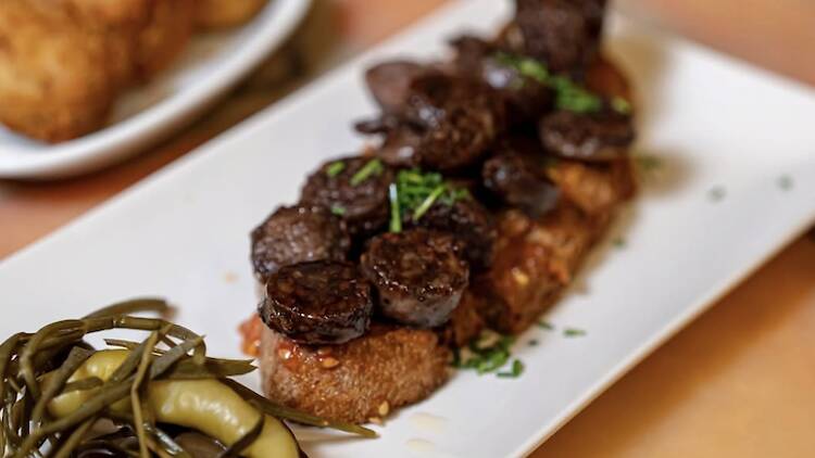 Magatzem de Ses Illes, pamboli amb botifarró