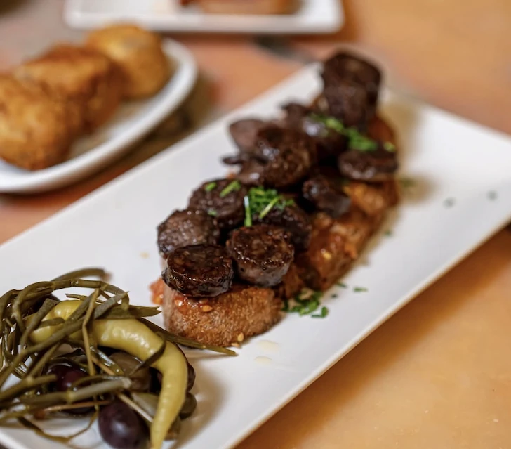 Magatzem de Ses Illes, pamboli amb botifarr&oacute;