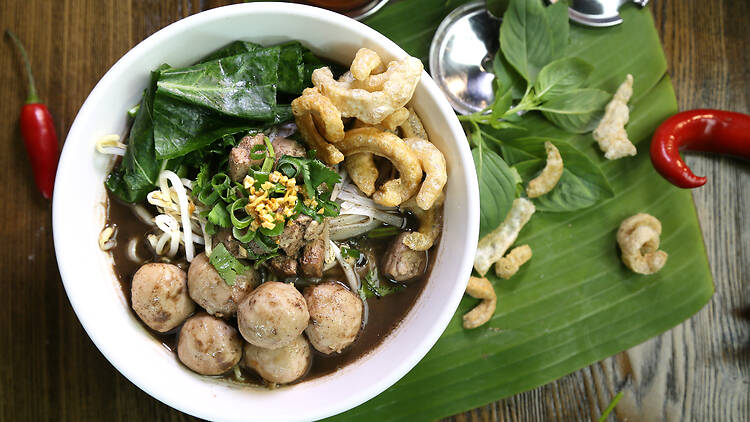 Kuay teow ruea (Thai boat noodles)
