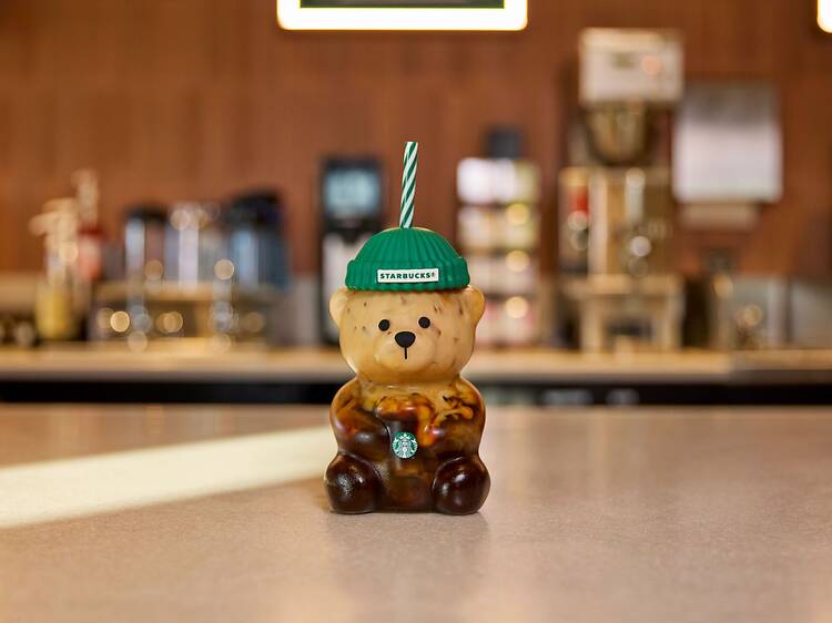 ¿Pagarías 40 euros por un vaso con forma de osito? Llega a Madrid la novedad más viral de Starbucks ¿Pagarías 40 euros por un vaso con forma de osito? Llega a Madrid la novedad más viral de Starbucks