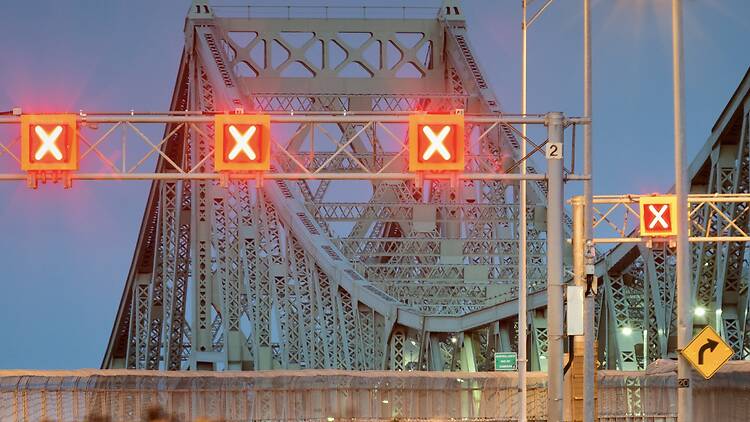 Major fire forces closure of Jacques-Cartier Bridge as smoke reduces visibility and threatens bridge integrity