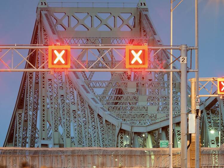 Major fire forces closure of Jacques-Cartier Bridge as smoke reduces visibility and threatens bridge integrity