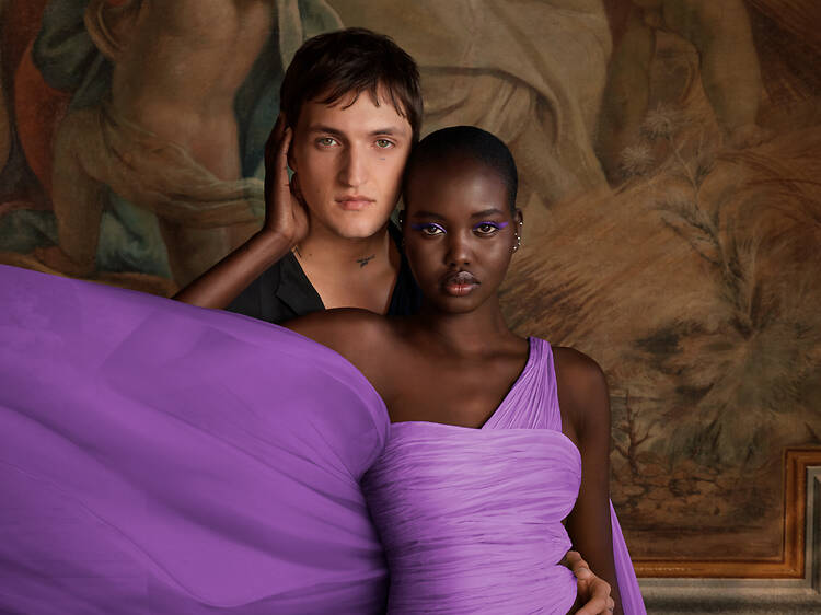 Valentino Beauty transforma un quiosco Barcelona en una experiencia de recuerdos compartidos