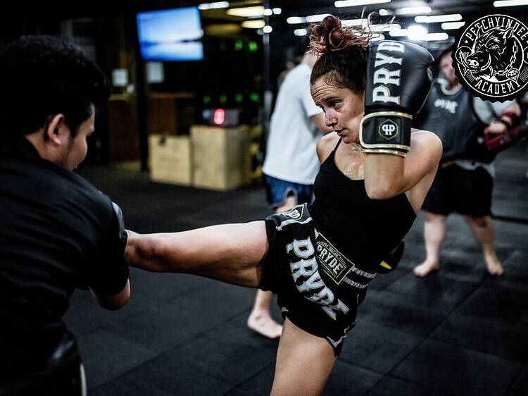 เพชรยินดีอะคาเดมี (Petchyindee MuayThai) - ค่ายมวยเฟรนด์ลี่ การันตีเวทีโลก