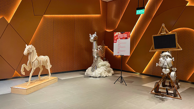 Follow the horses Follow the horses