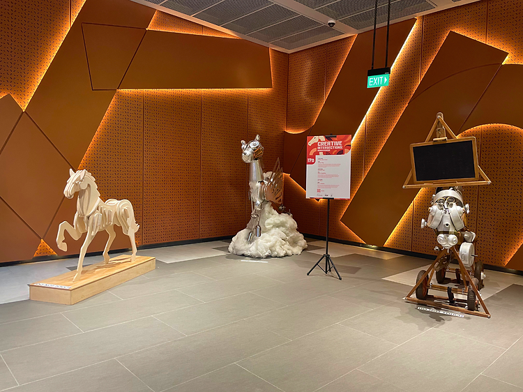 Follow the horses Follow the horses