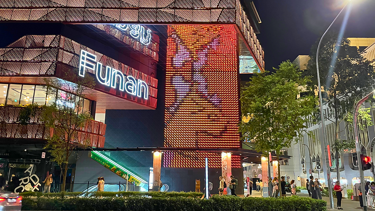 Pause for a moving picture or two Pause for a moving picture or two