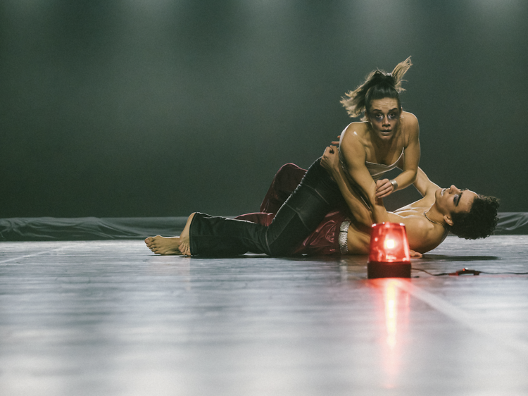 O que é uma casa? A dança responde com quatro criações em cima do palco O que é uma casa? A dança responde com quatro criações em cima do palco