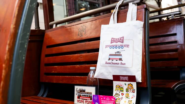 Renaissance Hotel   萬麗新春電車