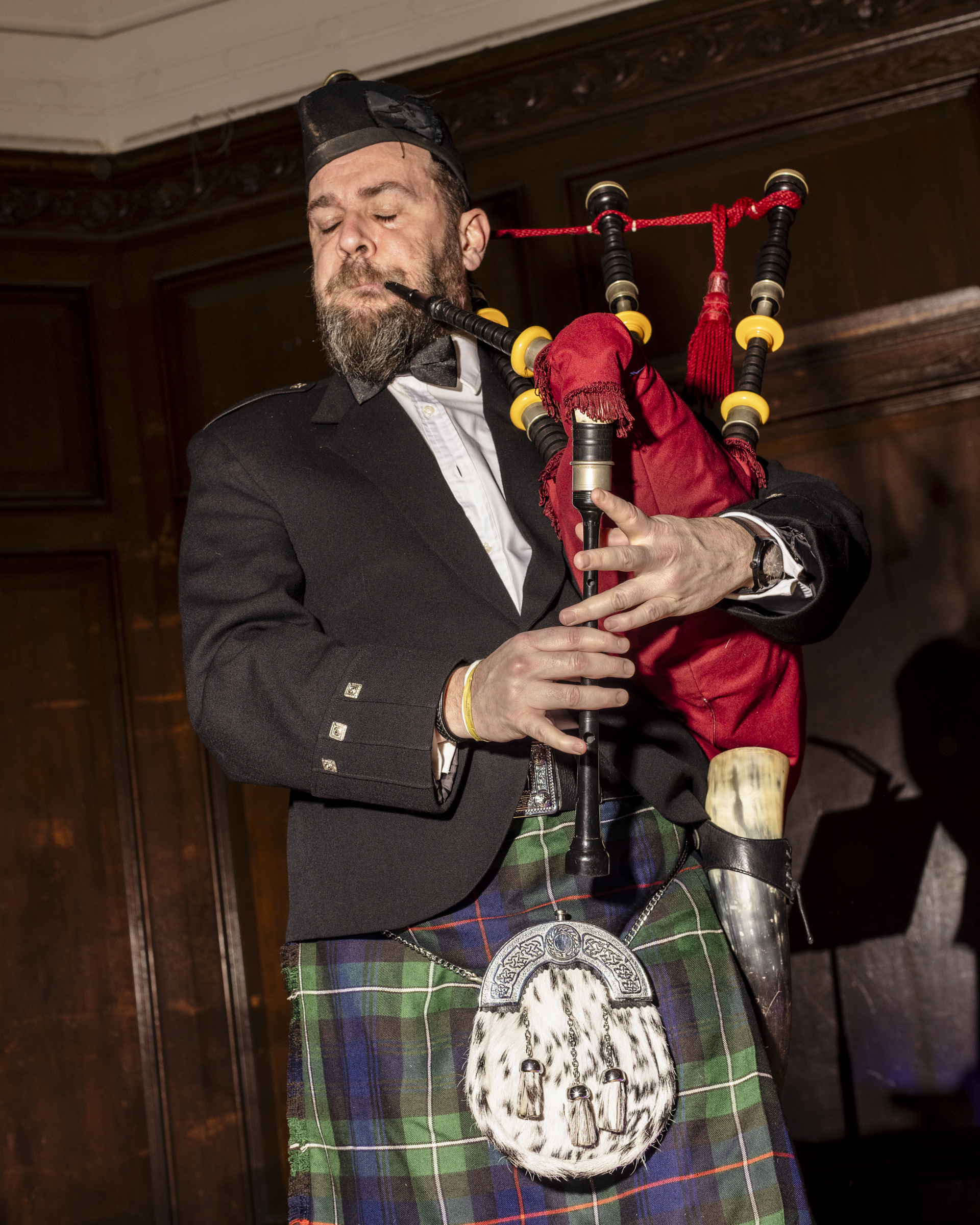 Man playing the bagpipes 