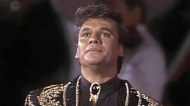 La experiencia inmersiva Ultramadness llega a La Teatrería con sesiones de escucha de discos en total oscuridad. En febrero escucha a Juan Gabriel