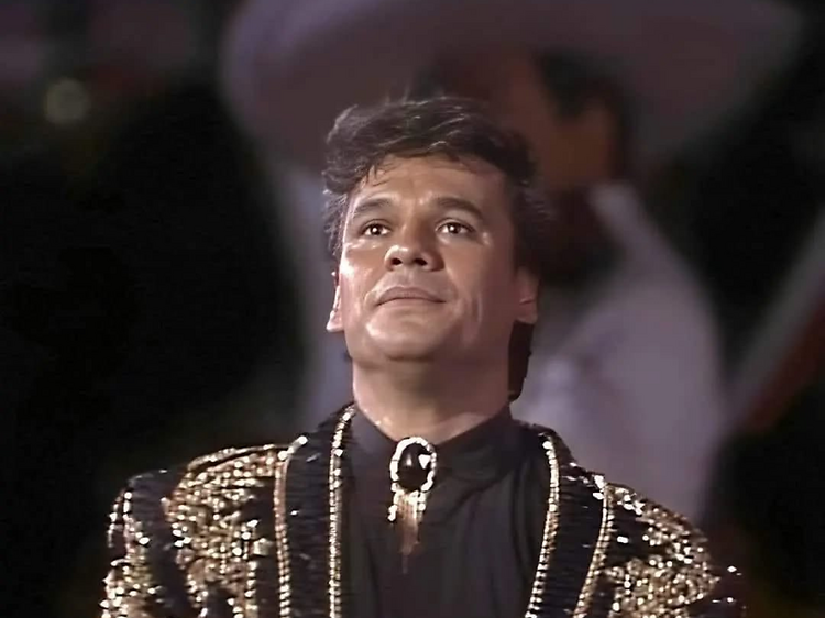 Escucha el concierto de Juan Gabriel en Bellas Artes, ¡en total oscuridad!
