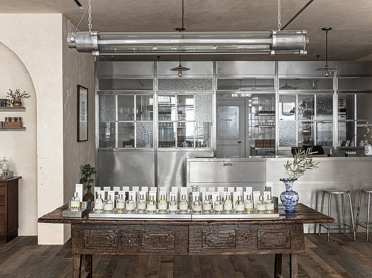 Num espaço sóbrio e minimalista, o universo olfactivo da Le Labo chegou a Lisboa