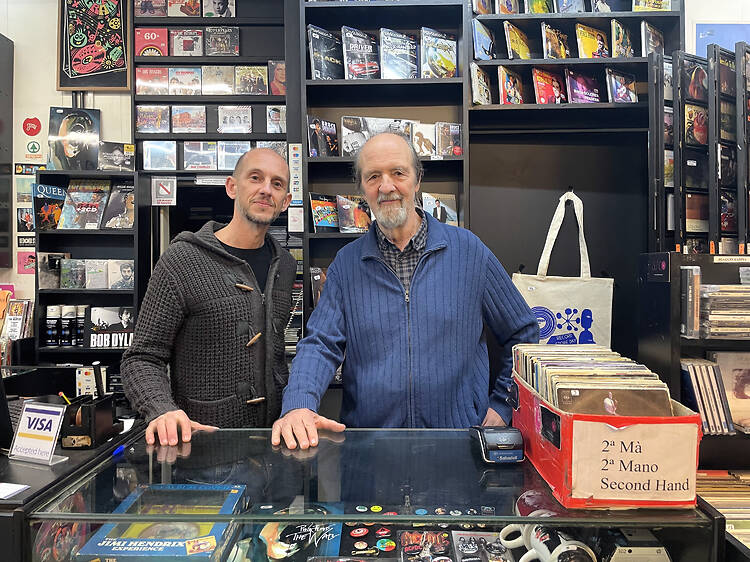 La tienda de discos más antigua de Cataluña tiene cuerda para rato: "No me jubilo", dice el propietario